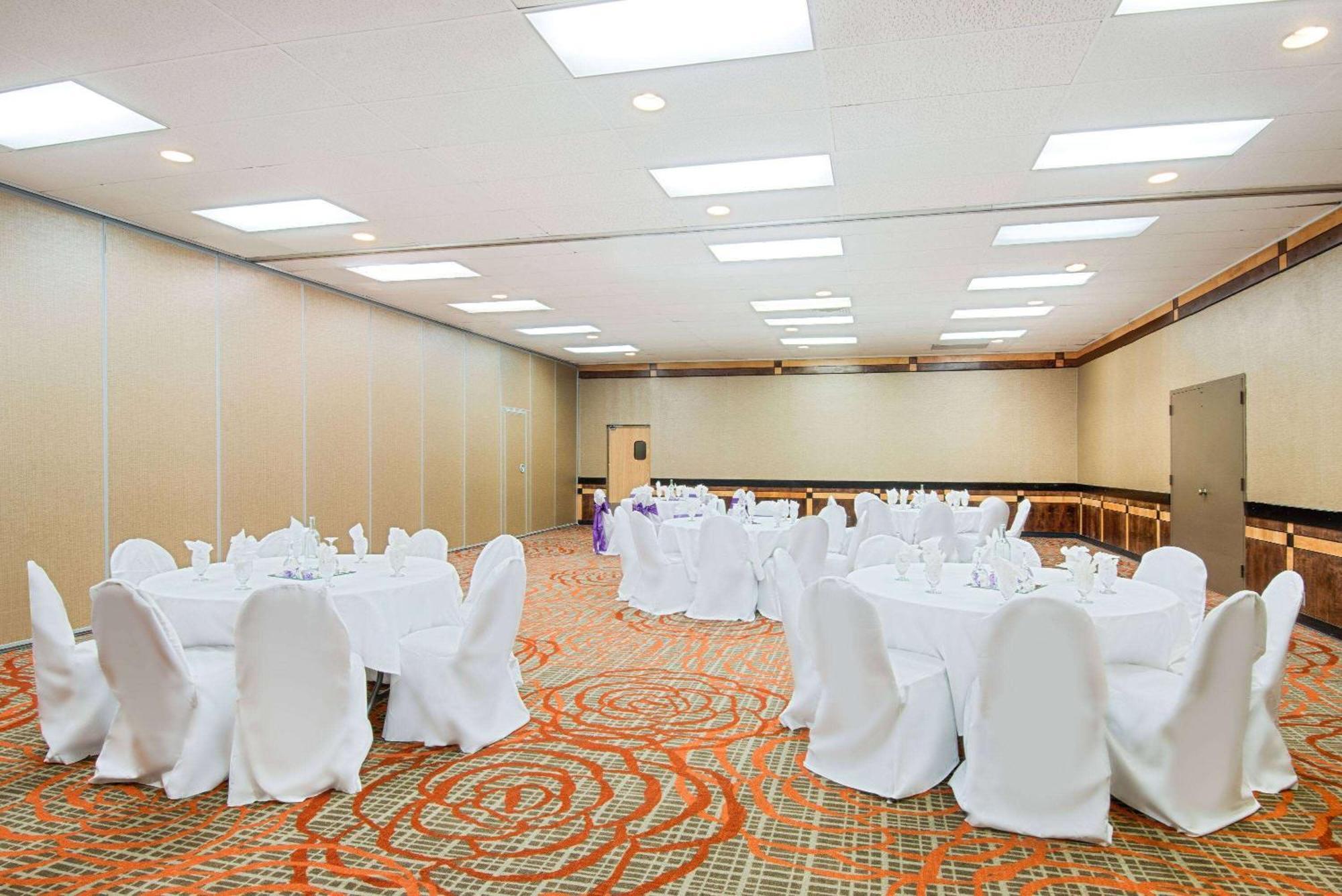 Red Lion Hotel Gillette Esterno foto